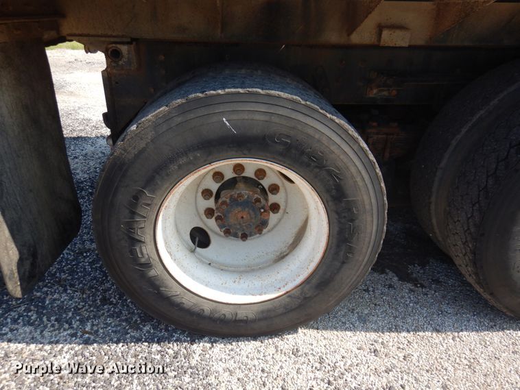 image for item JZ9917 2001 International 2674  dump truck