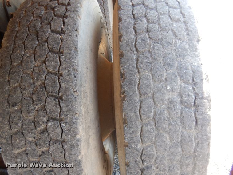 image for item JZ9917 2001 International 2674  dump truck