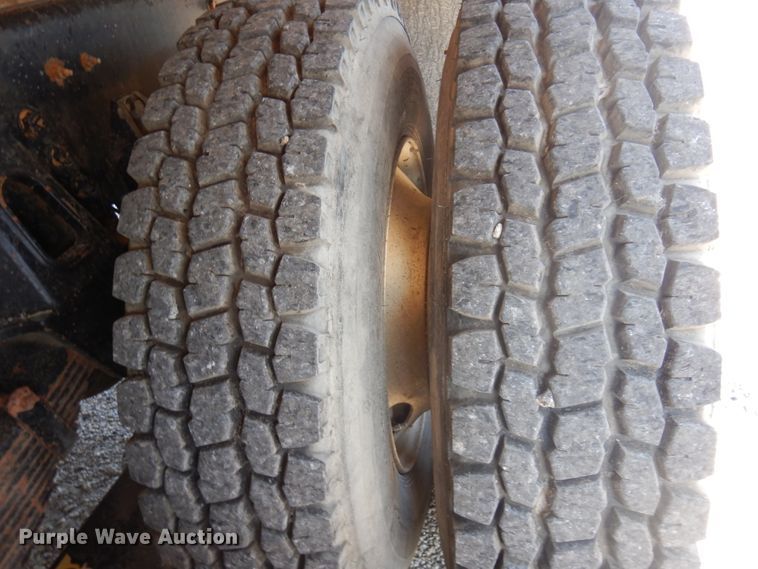 image for item JZ9917 2001 International 2674  dump truck