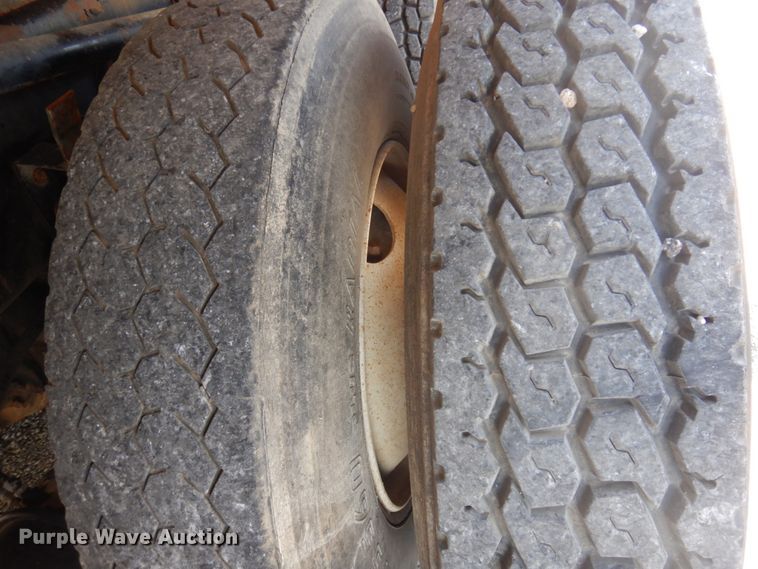 image for item JZ9917 2001 International 2674  dump truck