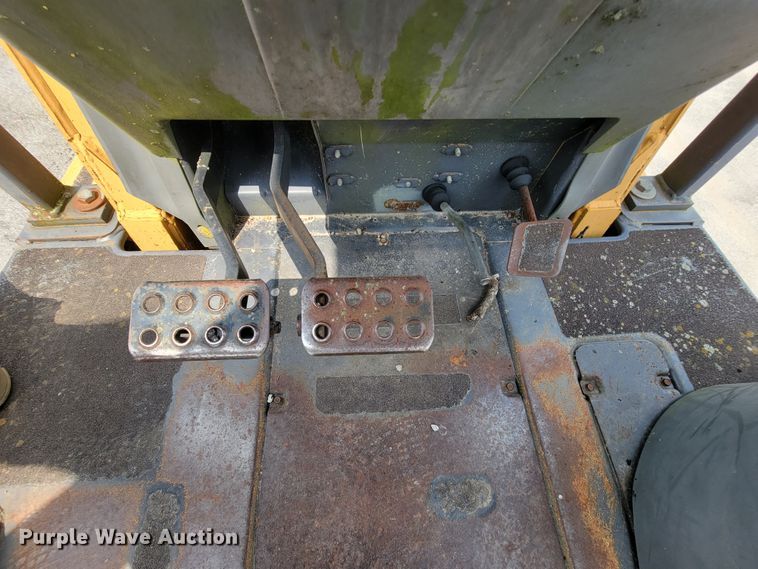 image for item KD9395 1997 Case 570XLT  landscape tractor