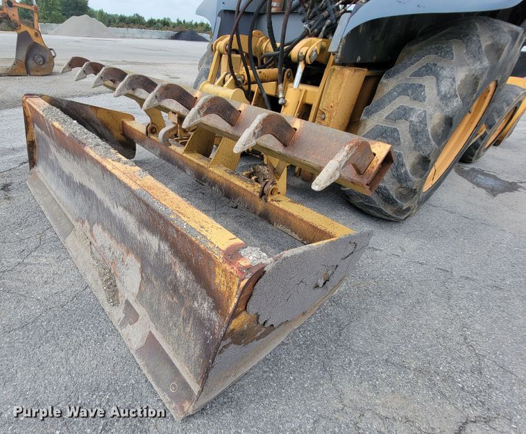 image for item KD9395 1997 Case 570XLT  landscape tractor