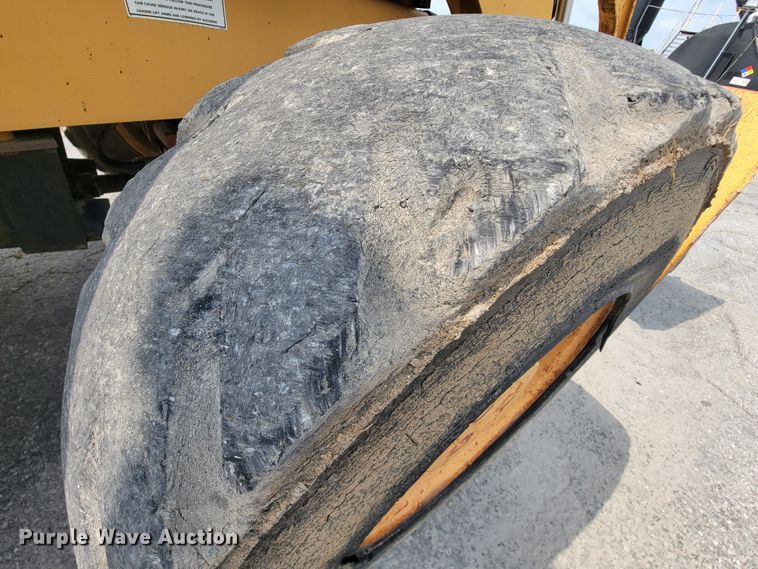 image for item KD9395 1997 Case 570XLT  landscape tractor