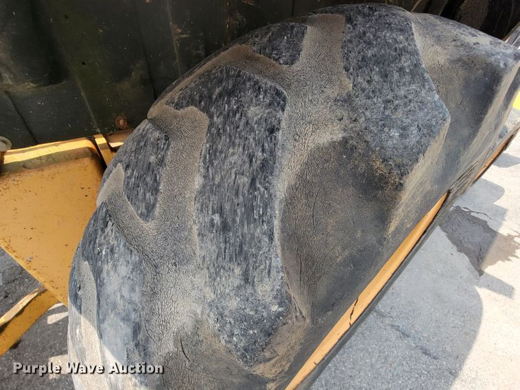 image for item KD9395 1997 Case 570XLT  landscape tractor