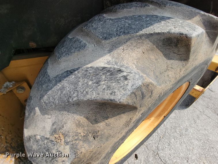 image for item KD9395 1997 Case 570XLT  landscape tractor