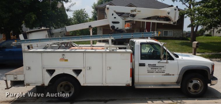image for item KU9396 2001 Chevrolet Silverado 3500HD  bucket truck