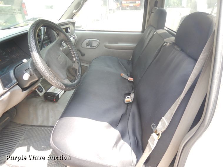 image for item KU9396 2001 Chevrolet Silverado 3500HD  bucket truck