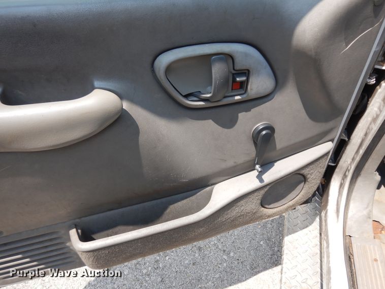 image for item KU9396 2001 Chevrolet Silverado 3500HD  bucket truck