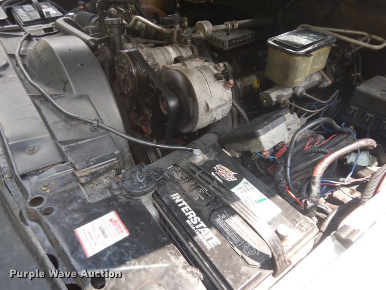 image for item KU9396 2001 Chevrolet Silverado 3500HD  bucket truck