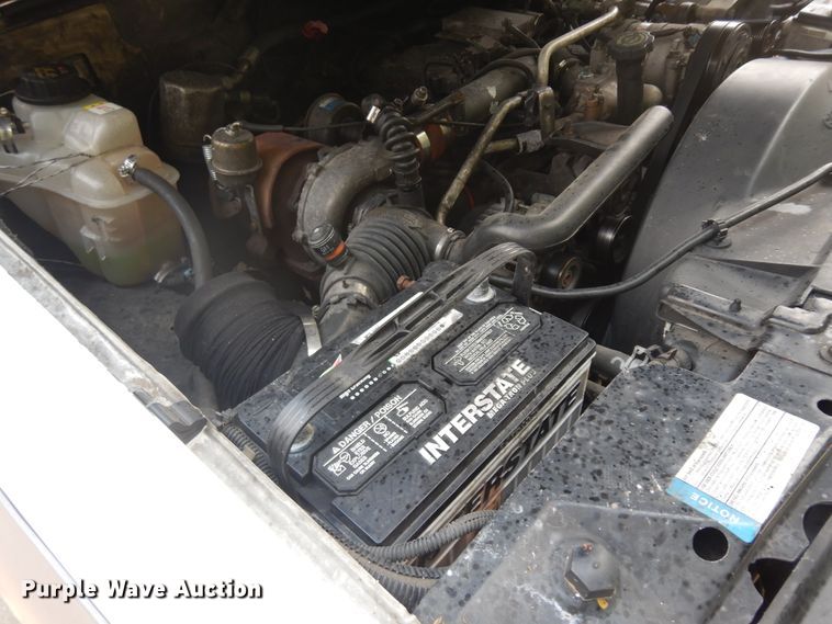 image for item KU9396 2001 Chevrolet Silverado 3500HD  bucket truck