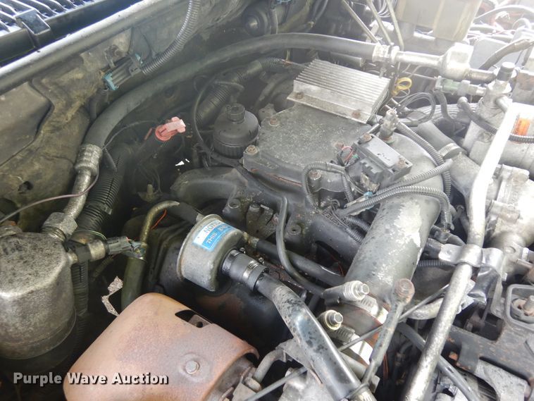 image for item KU9396 2001 Chevrolet Silverado 3500HD  bucket truck