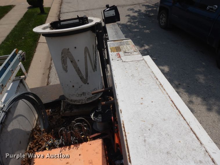 image for item KU9396 2001 Chevrolet Silverado 3500HD  bucket truck