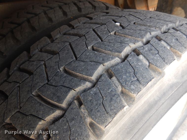 image for item KU9396 2001 Chevrolet Silverado 3500HD  bucket truck