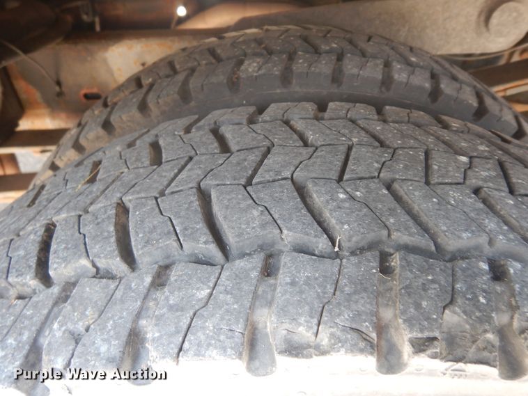 image for item KU9396 2001 Chevrolet Silverado 3500HD  bucket truck