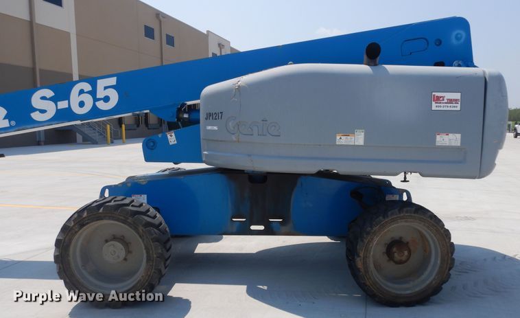 image for item KU9398 2005 Genie S65  boom lift