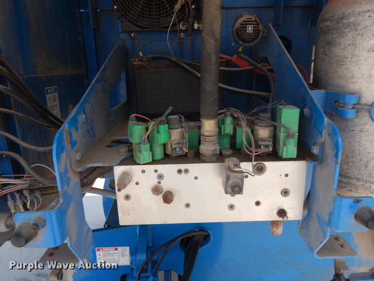 image for item KU9398 2005 Genie S65  boom lift