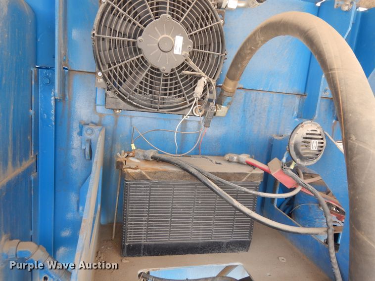 image for item KU9398 2005 Genie S65  boom lift