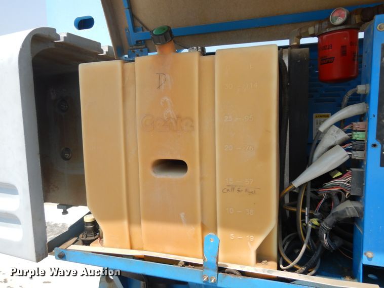 image for item KU9400 2006 Genie S80  boom lift