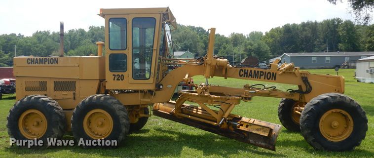 image for item KU9401 1981 Champion 720  rigid frame motor grader