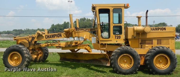 image for item KU9401 1981 Champion 720  rigid frame motor grader