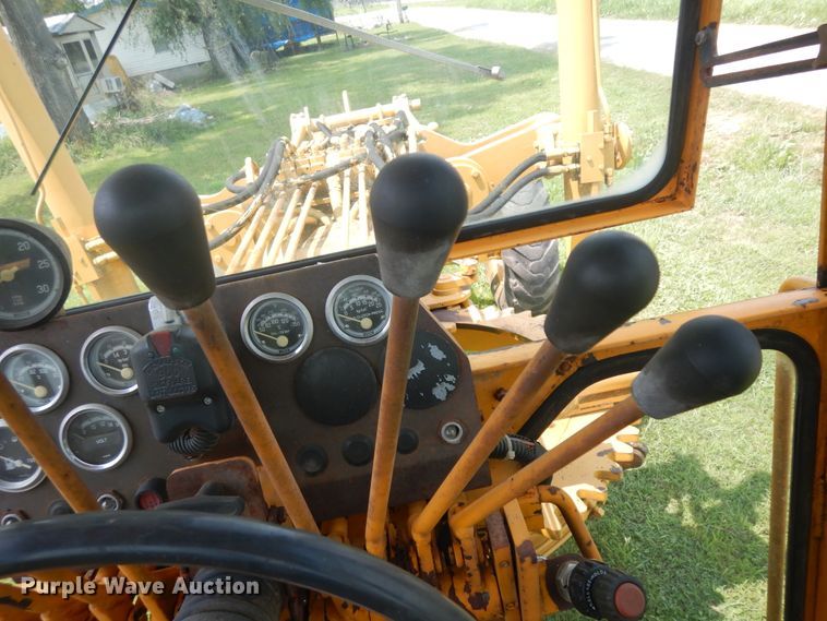 image for item KU9401 1981 Champion 720  rigid frame motor grader