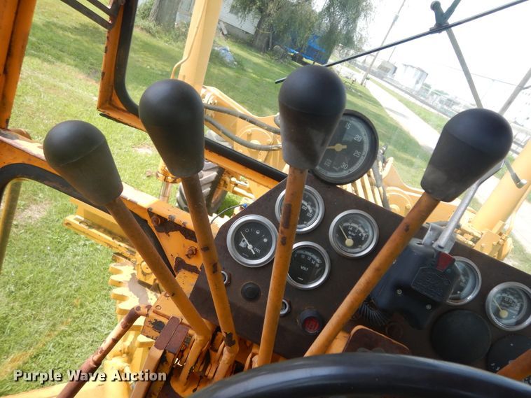 image for item KU9401 1981 Champion 720  rigid frame motor grader