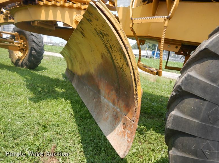 image for item KU9401 1981 Champion 720  rigid frame motor grader