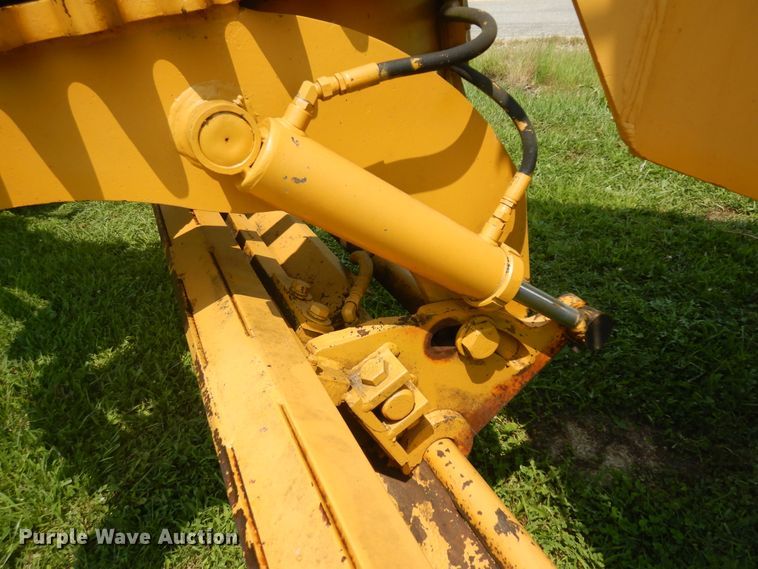 image for item KU9401 1981 Champion 720  rigid frame motor grader