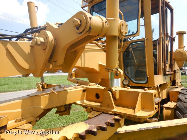 image for item KU9401 1981 Champion 720  rigid frame motor grader