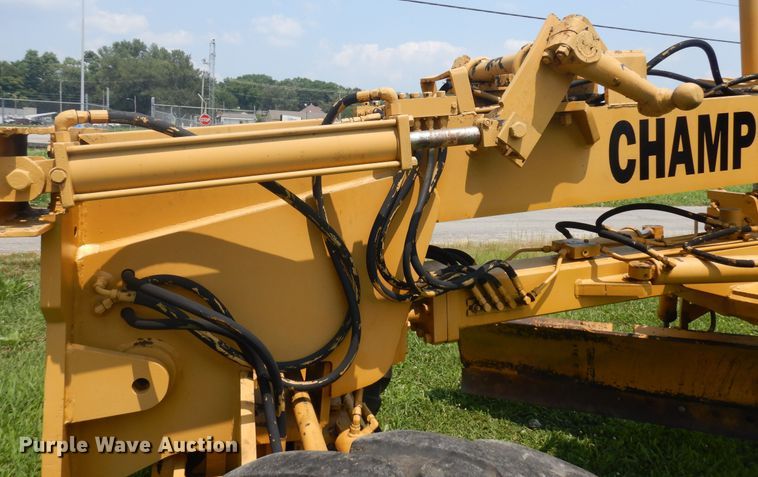 image for item KU9401 1981 Champion 720  rigid frame motor grader