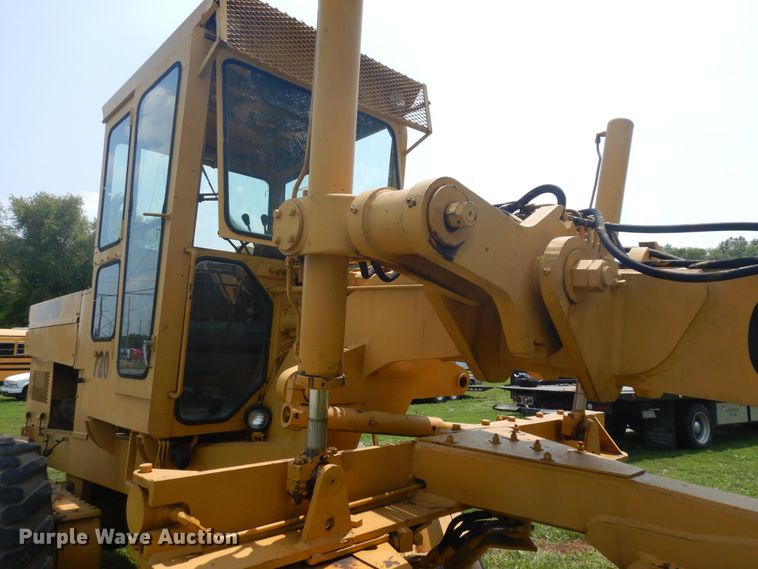 image for item KU9401 1981 Champion 720  rigid frame motor grader