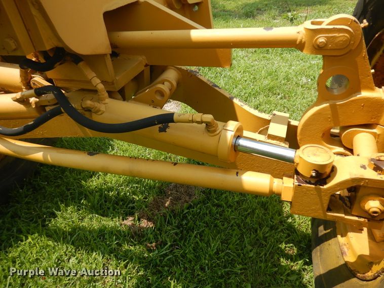 image for item KU9401 1981 Champion 720  rigid frame motor grader