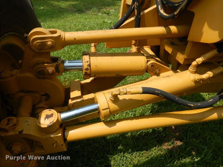 image for item KU9401 1981 Champion 720  rigid frame motor grader