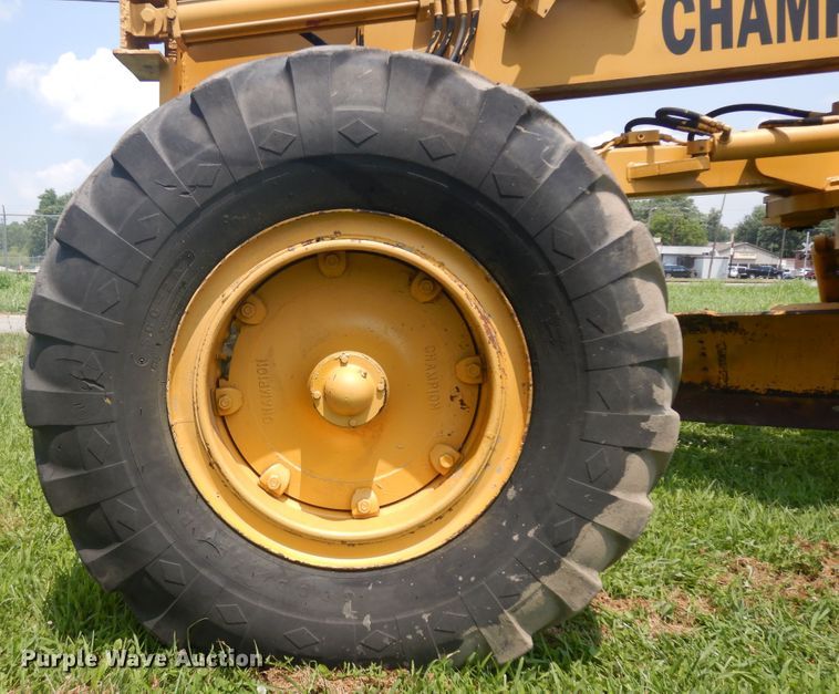 image for item KU9401 1981 Champion 720  rigid frame motor grader