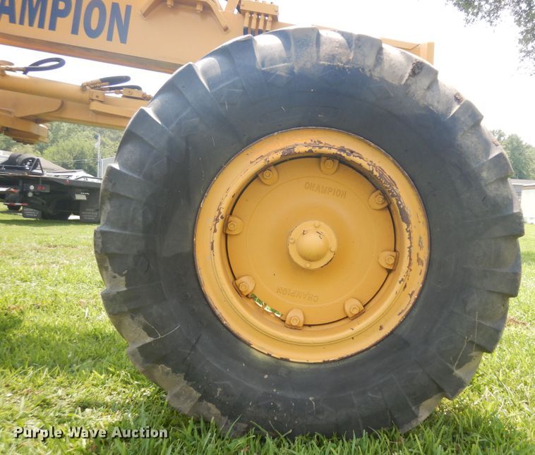 image for item KU9401 1981 Champion 720  rigid frame motor grader