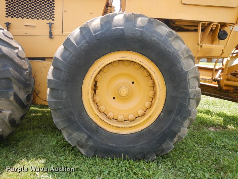 image for item KU9401 1981 Champion 720  rigid frame motor grader