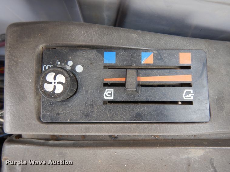 image for item KU9422 1997 John Deere 892E  excavator