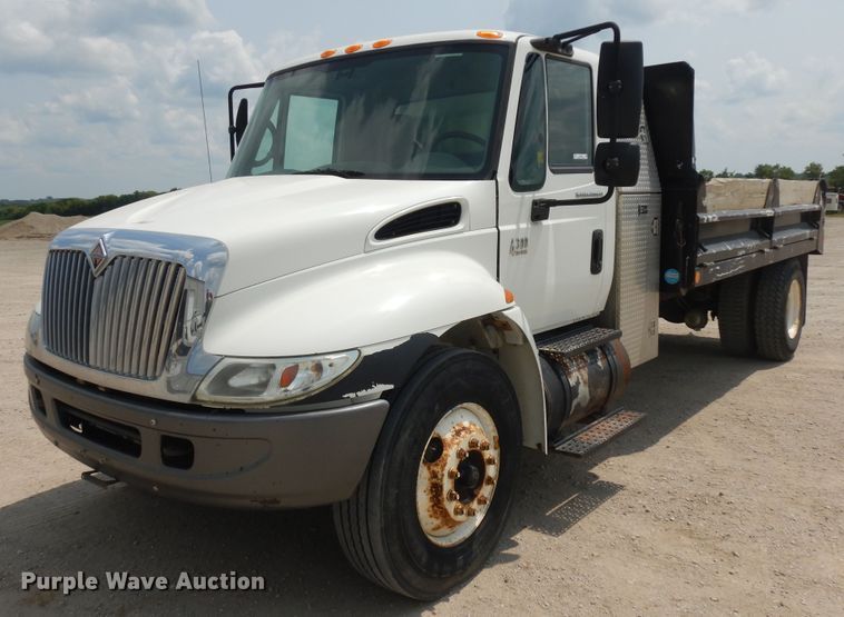 image for item KU9430 2006 International 4300  dump truck