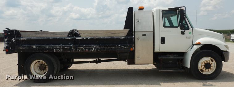 image for item KU9430 2006 International 4300  dump truck