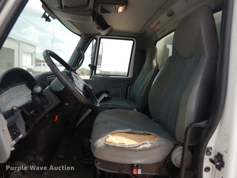 image for item KU9430 2006 International 4300  dump truck