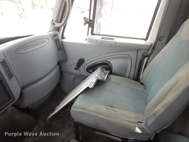 image for item KU9430 2006 International 4300  dump truck