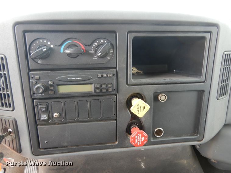 image for item KU9430 2006 International 4300  dump truck