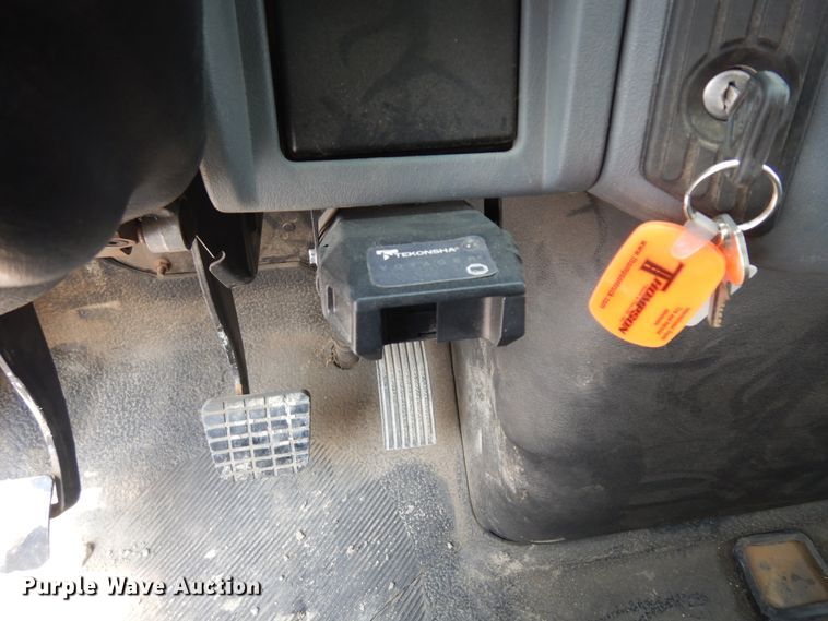 image for item KU9430 2006 International 4300  dump truck