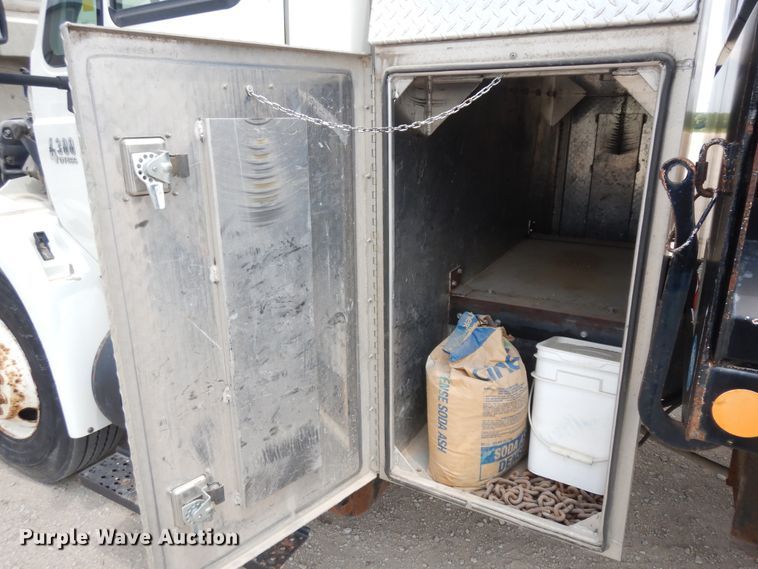 image for item KU9430 2006 International 4300  dump truck