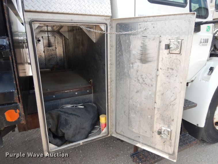 image for item KU9430 2006 International 4300  dump truck