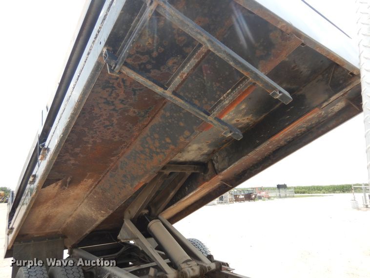 image for item KU9430 2006 International 4300  dump truck