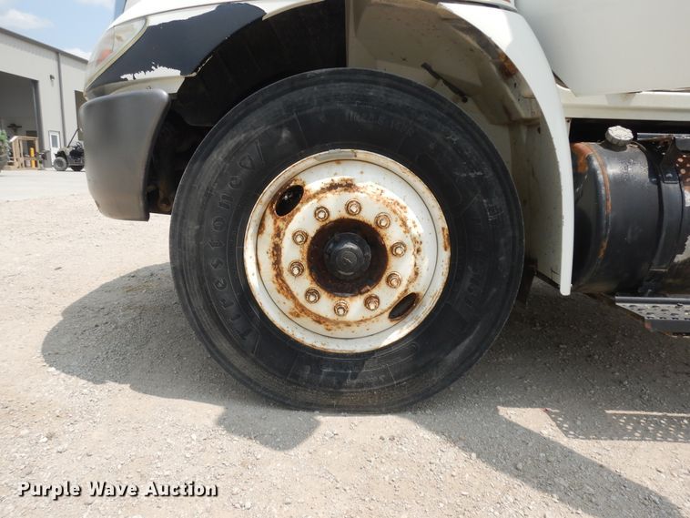 image for item KU9430 2006 International 4300  dump truck