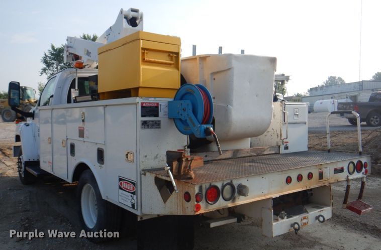 image for item KW9891 2009 Chevrolet C5500  bucket truck