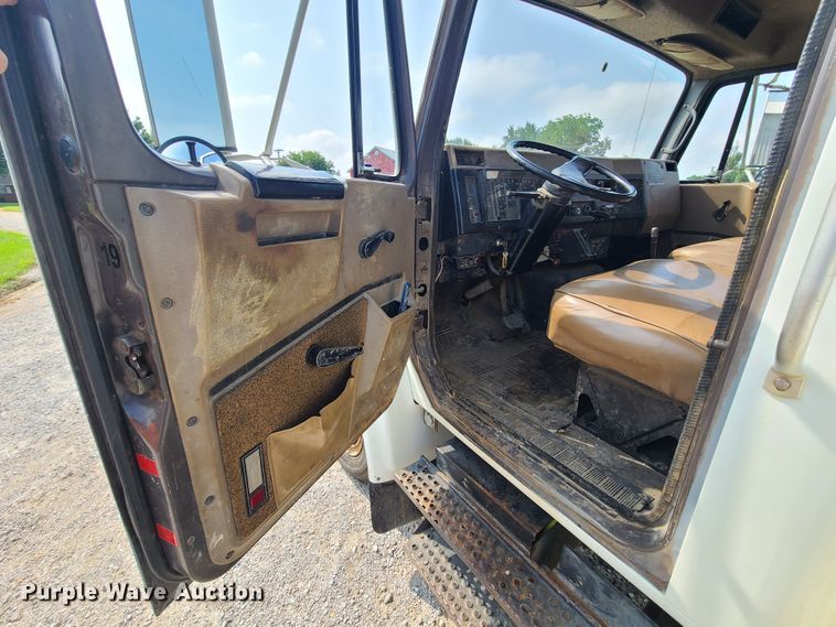 image for item DI6002 1993 International 4700  utility / service truck