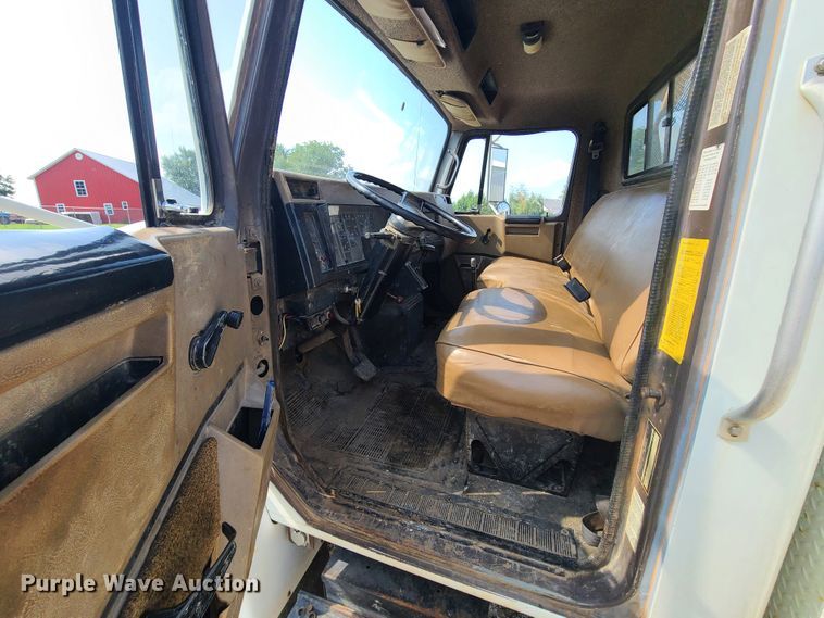 image for item DI6002 1993 International 4700  utility / service truck